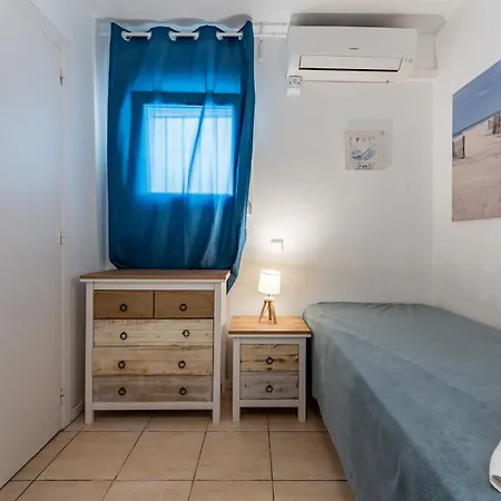 Holiday home Sea Front House Macarena A