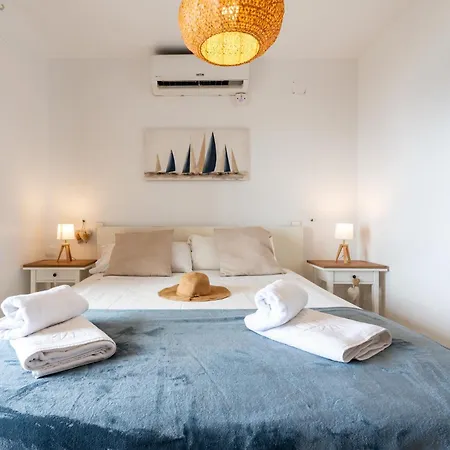 Sea Front House Macarena A Holiday home Sitio de Calahonda