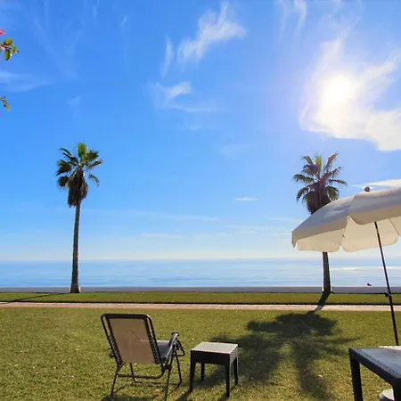 Sea Front House Macarena A Holiday home Sitio de Calahonda