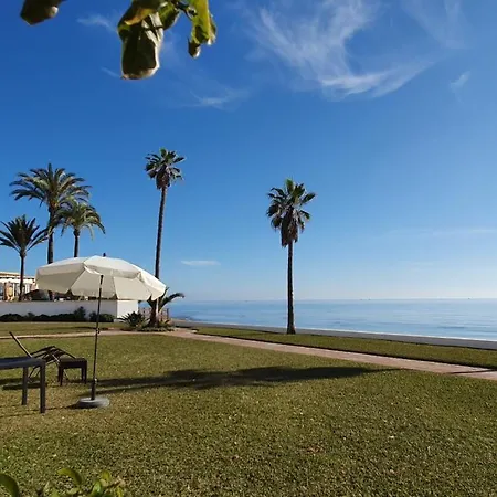 Sea Front House Macarena A Holiday home Sitio de Calahonda