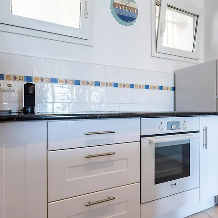 Sea Front House Macarena A Дом отдыха *