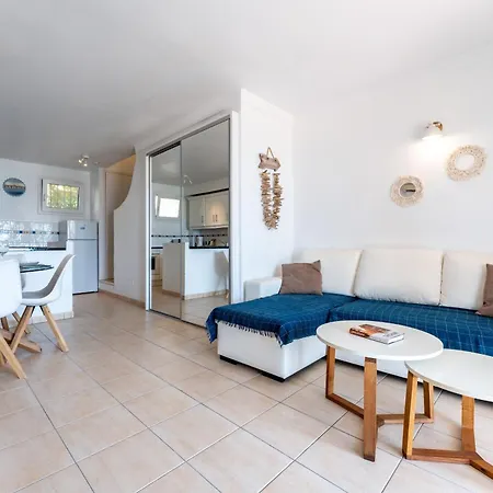 Holiday home Sea Front House Macarena A